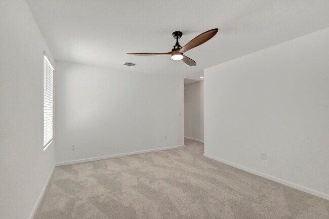 Building Photo - Luxurious Living: Spacious 5-Bedroom Home with Scenic Views in Port Saint Lucie!