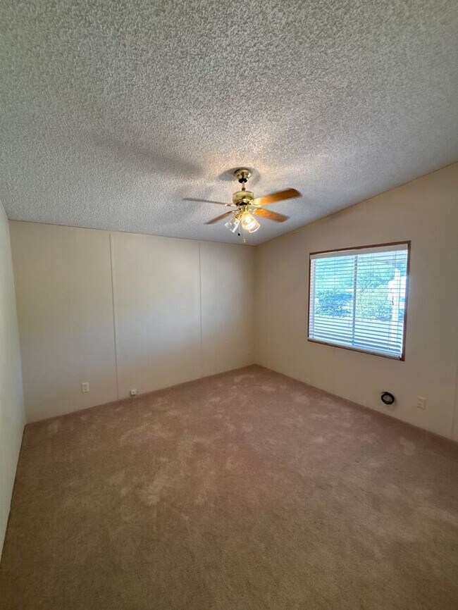 Building Photo - READY TO VIEW NOW! Adorable 3 Bed 2 Bath Home in New River NO HOA