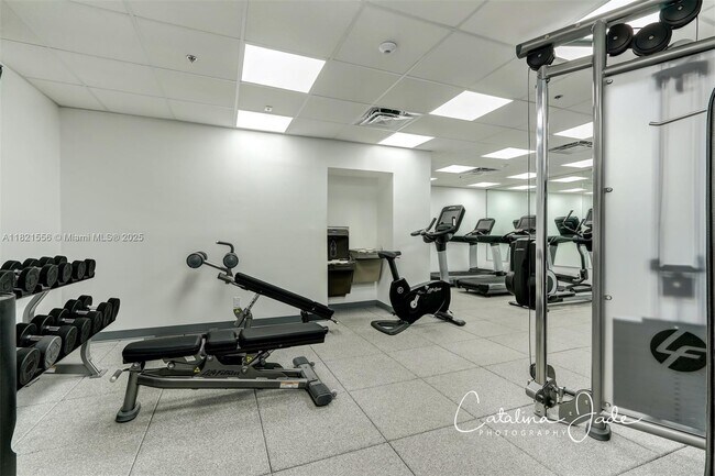 Building Photo - 2843 S Bayshore Dr