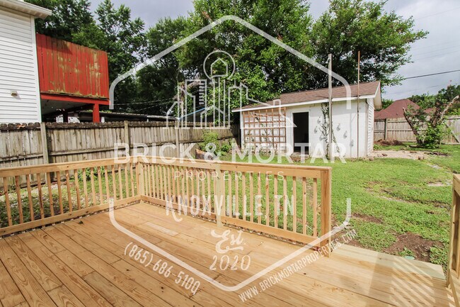 Building Photo - 427 E Caldwell Ave