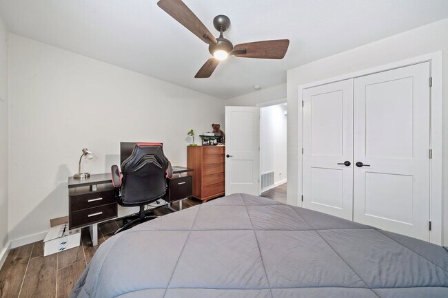 Building Photo - 8809 Corran Ferry Dr