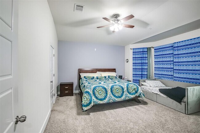 Building Photo - 15912 Cadoz Dr