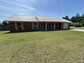 Building Photo - Home For Rent