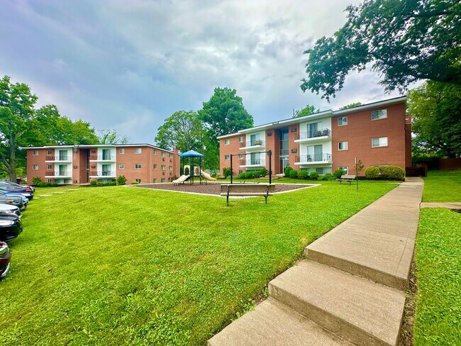 Building Photo - Spacious 2-Bedroom Apartments at Groesbeck...