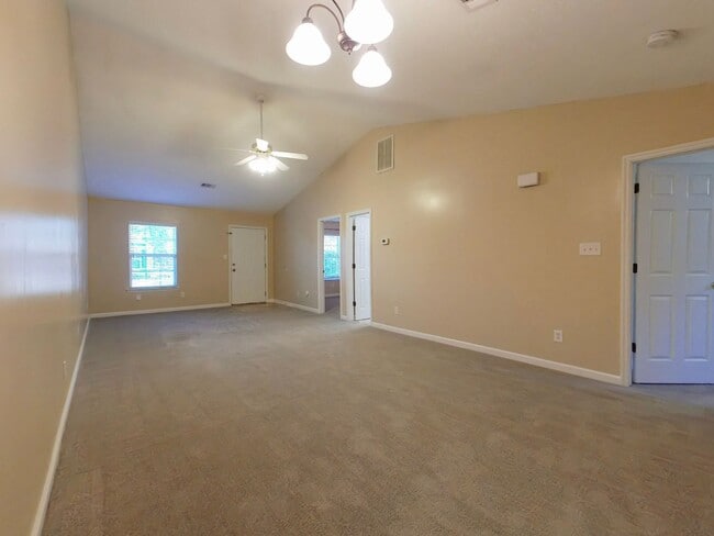 Building Photo - Two Bedroom End Unit Townhome in Evans!