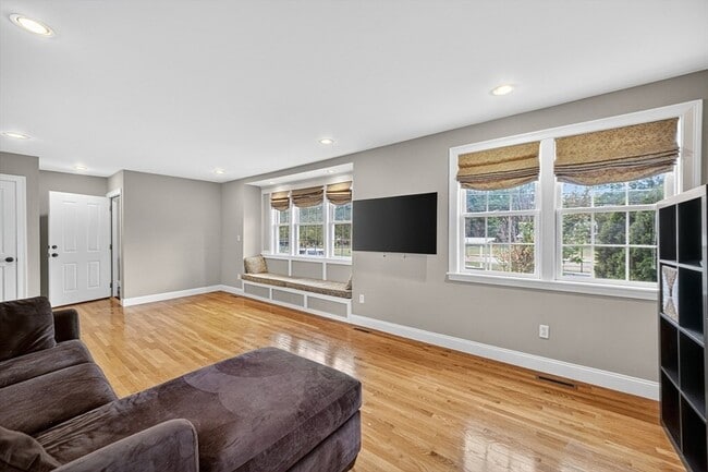 Building Photo - 28 Webster St