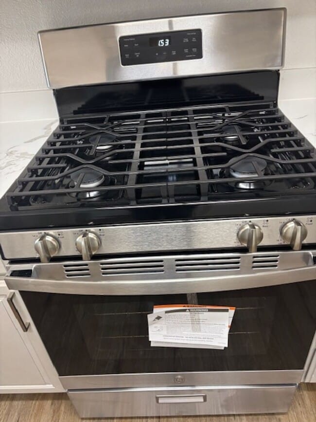 Building Photo - Convenient Location Walk to Downtown Pleasanton