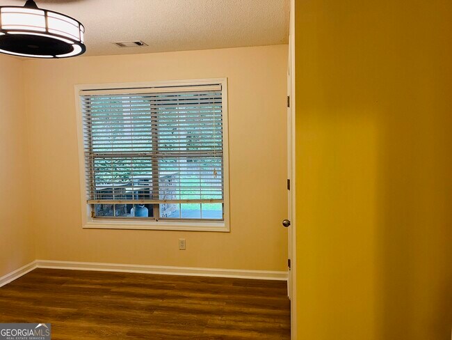 Building Photo - 145 Riverside Dr