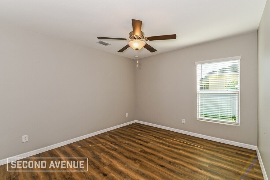 Building Photo - 1909 NE Juanita Pl