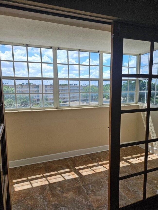 Building Photo - 410 NW 68th Ave