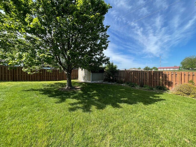 Building Photo - PRE-LEASING - Fully Furnished 6mo Short Term Rental in Ozark