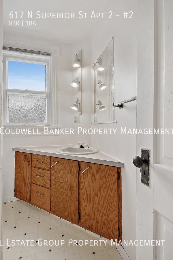 Building Photo - 617 N Superior St