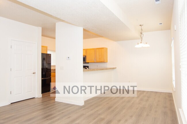 Building Photo - 2BR w/ Underground Parking Near TRAX