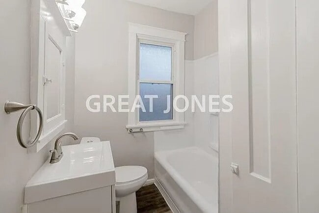 Building Photo - 8626 Argyle Ave