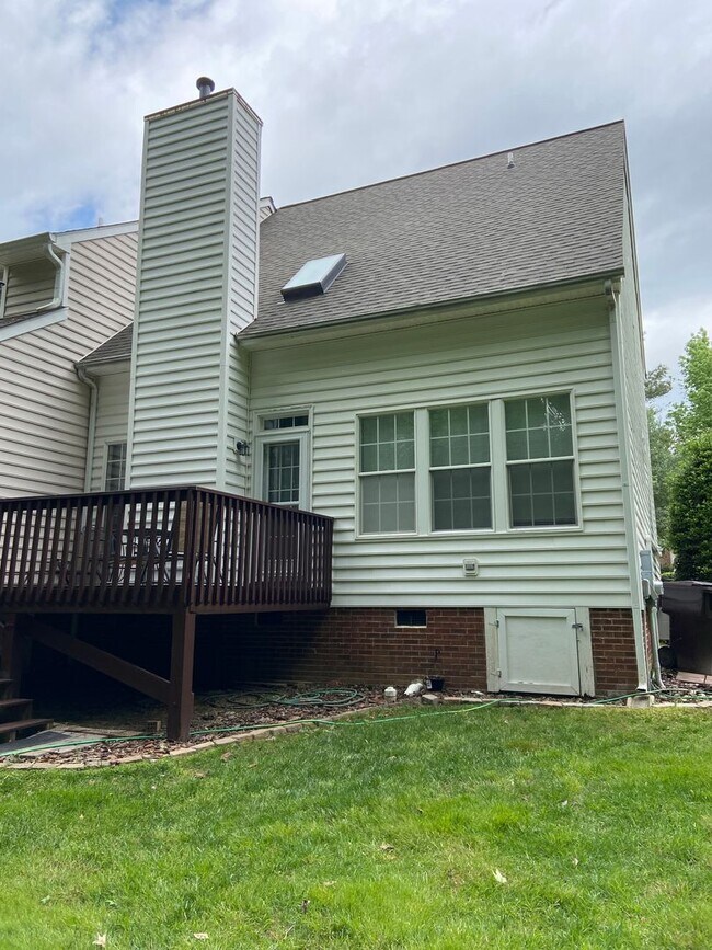 Building Photo - Renovated 3 bed, 2.5 bath townhome in Hope...