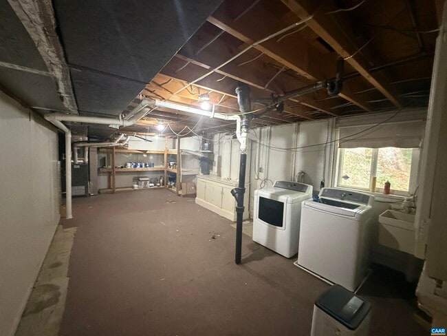 Building Photo - 705 Highland Ave