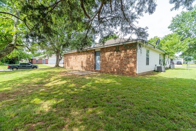 Building Photo - 4616 W Patrick St