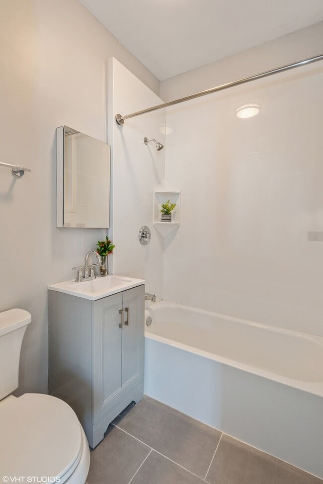 Building Photo - 3542 N Halsted St