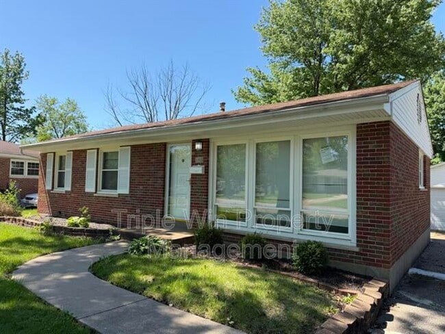 Building Photo - 185 St Eugene Ln