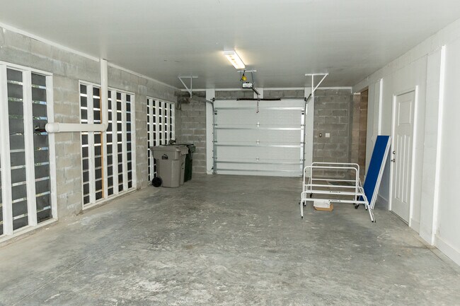 Building Photo - 6619 Carlinga Dr