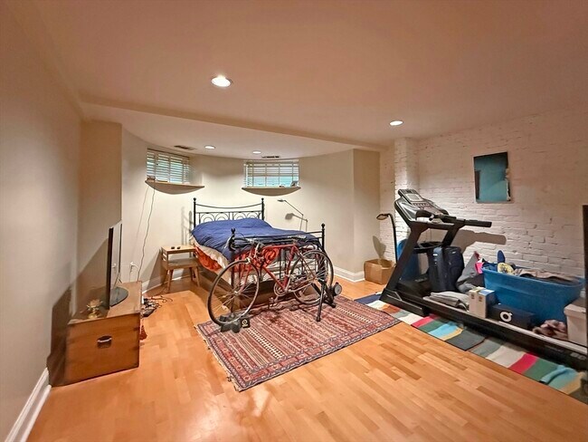 Building Photo - 95 Gainsborough St