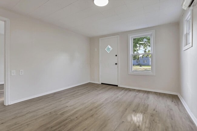 Building Photo - 561 Erickson Ave