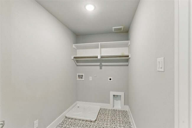 Building Photo - 2617 Tanager St