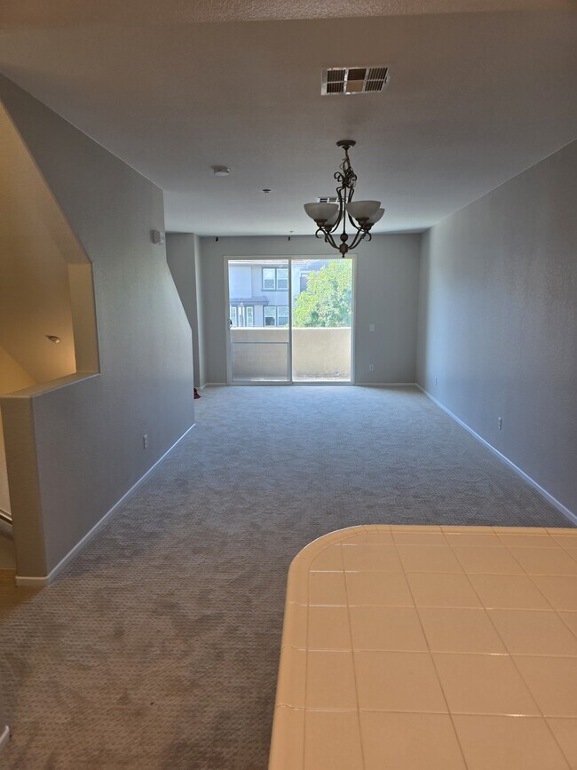 Building Photo - 16934 Laurel Hill Ln