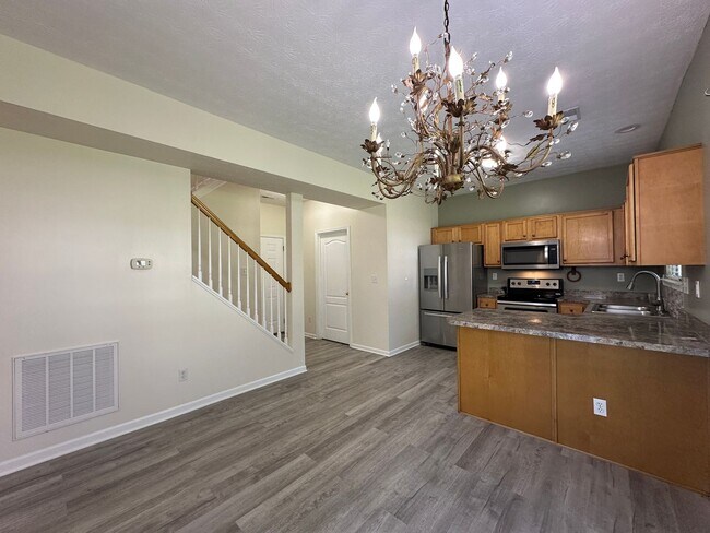 Building Photo - 1437 Day Lily Dr