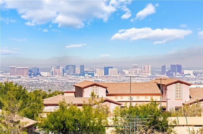 Building Photo - 2555 Hampton Rd