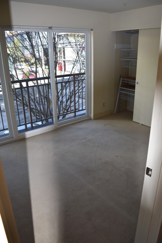 Building Photo - Capitol Hill 1BR/1BA with Stunning City Views