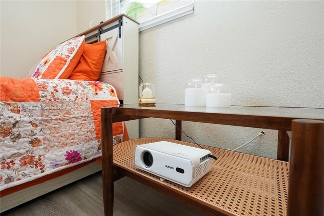 Building Photo - 742 Granada St