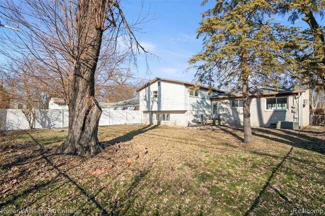 Building Photo - 14377 Cranston St