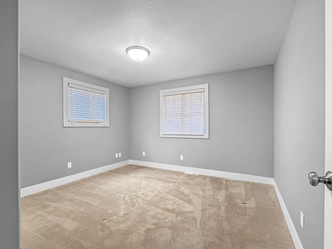 Building Photo - 15858 Lake Ave