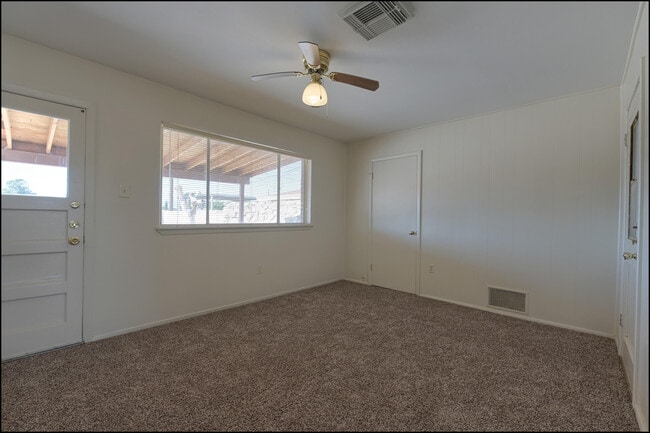 Building Photo - 3101 Kirkcaldy St