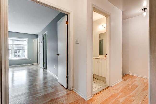 Building Photo - 811 Kings Croft Dr