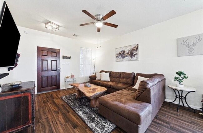 Building Photo - 10422 Lyndon Meadows Dr