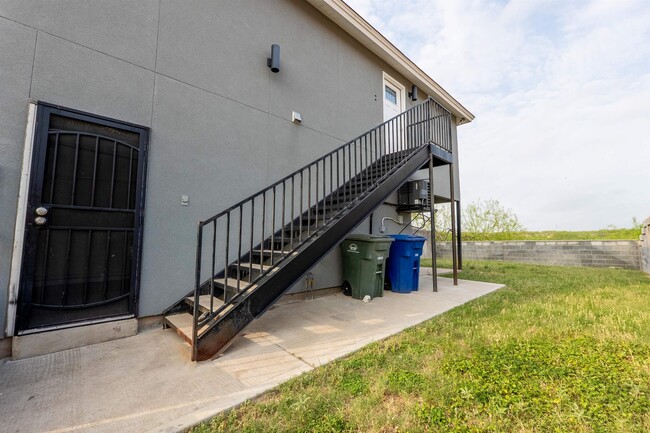 Building Photo - 214 Allen Dr