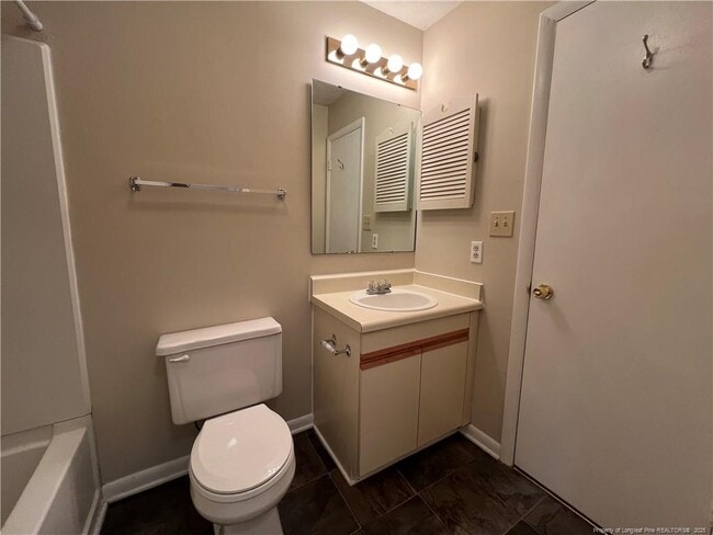 Building Photo - 663 Bartons Landing Pl