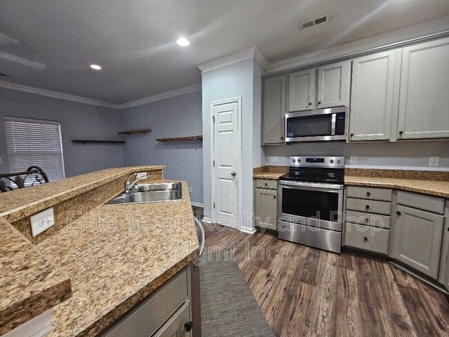 Building Photo - 2219 Crosscut Dr