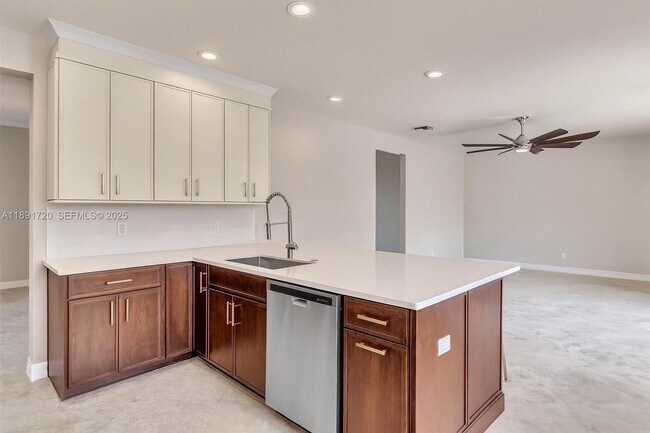 Building Photo - 214 La Costa Ct