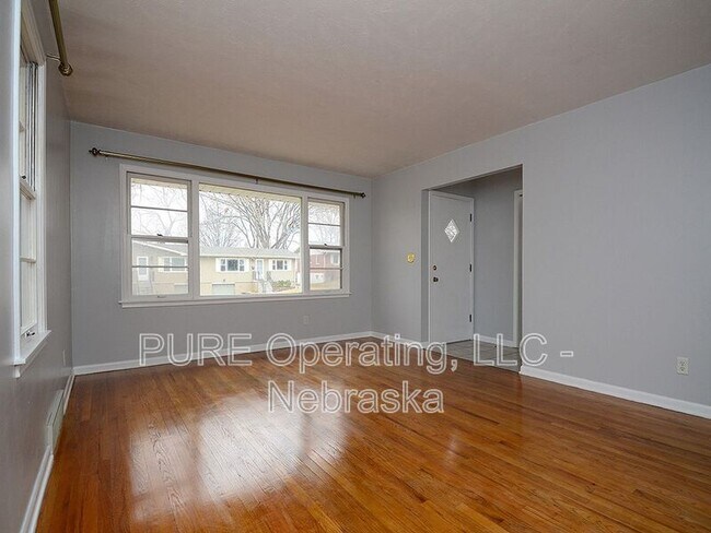 Building Photo - 3333 S 82nd St