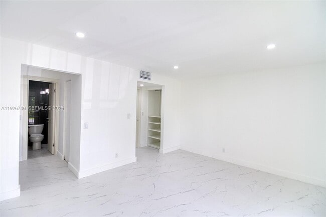 Building Photo - 5235 SW 40th Ave