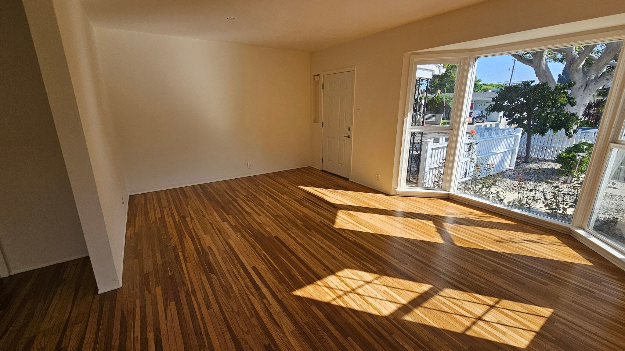 Building Photo - 4049 Tilden Ave