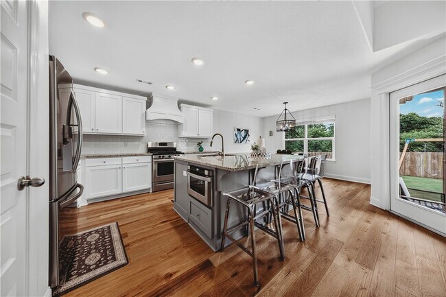 Building Photo - 5803 W Poison Springs Dr