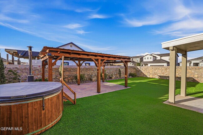 Building Photo - 12365 Desert Vista Ave