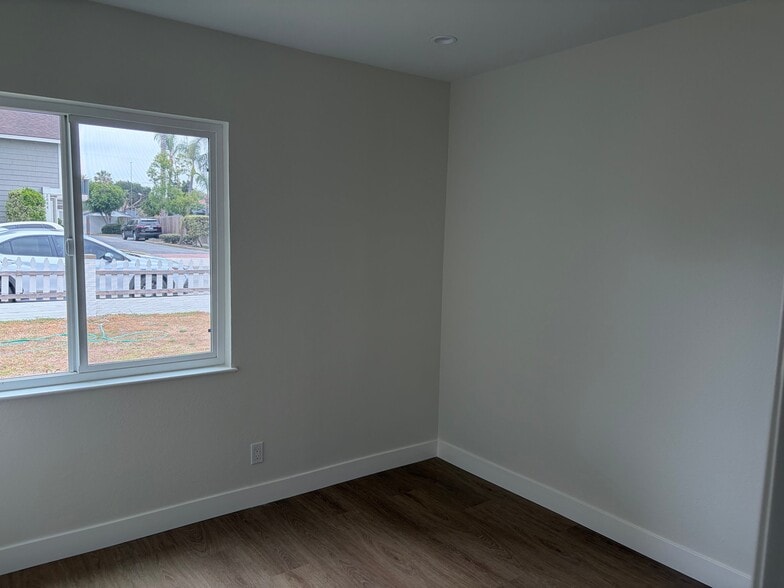 Building Photo - 2641 Elden Ave