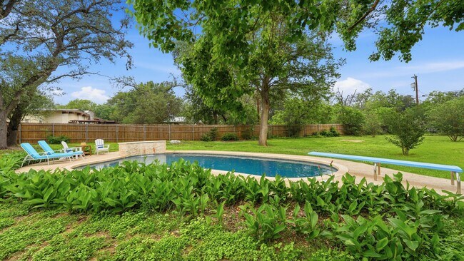 Building Photo - Beautiful Home on Nearly an Acre in Helotes with Pool, Office & No HOA