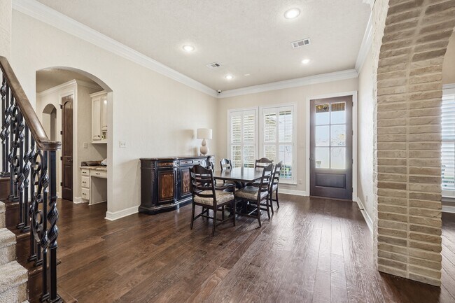 Building Photo - 6470 Claybourn Dr