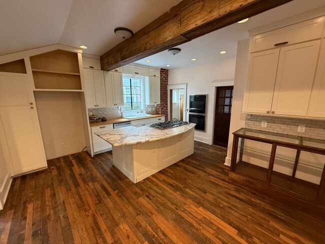Building Photo - Charming For Lease Opportunity in Historic Carlton Place!